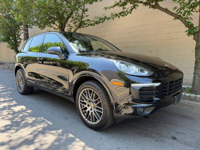 2017 Porsche Cayenne Platinum Edition AWD photo