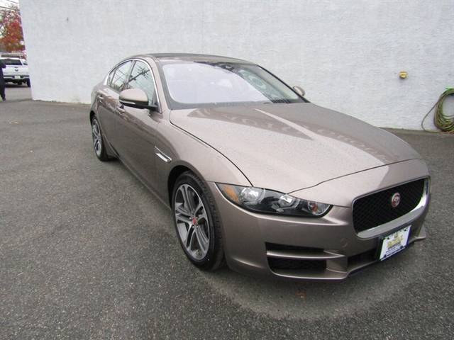 2017 Jaguar XE 35t Premium RWD photo