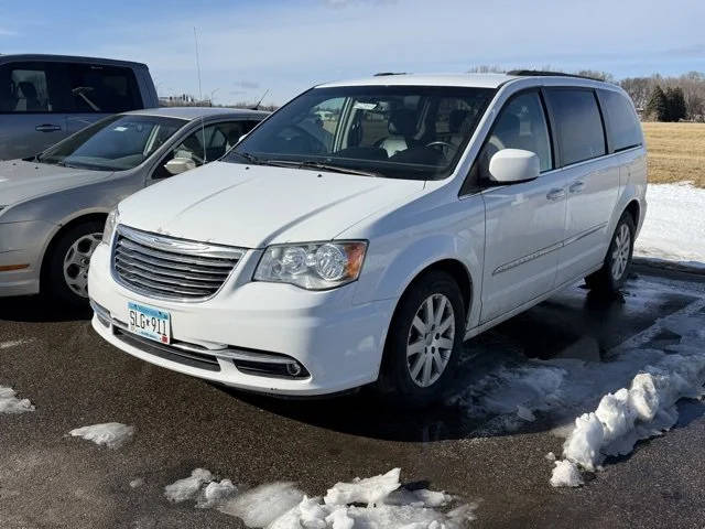 2016 Chrysler Town and Country Touring FWD photo