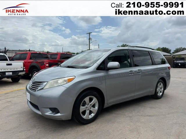 2015 Toyota Sienna LE FWD photo