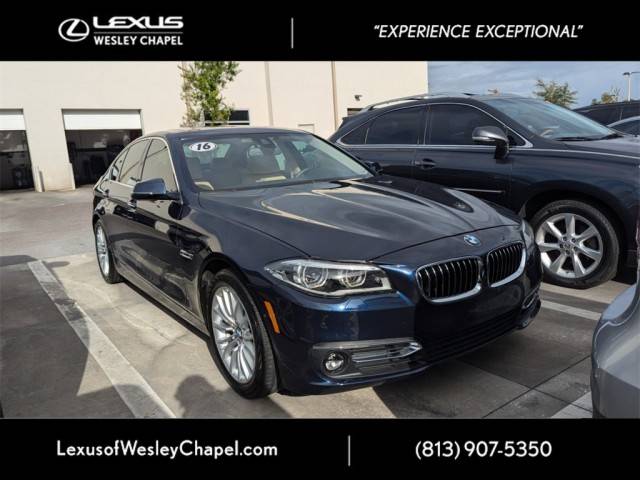 2016 BMW 5 Series 528i RWD photo