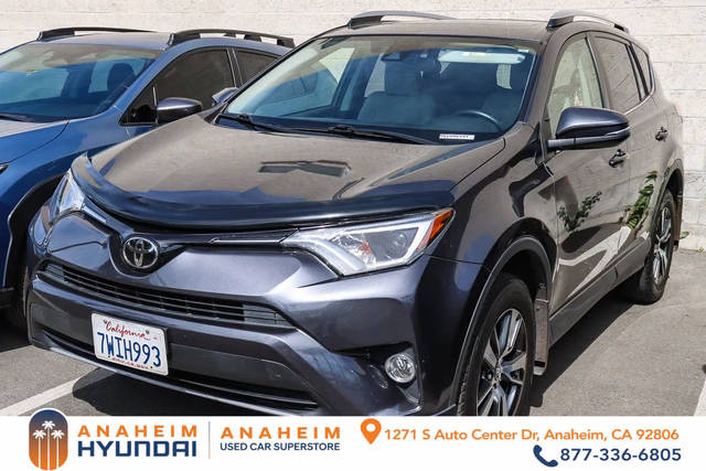 2017 Toyota RAV4 XLE FWD photo