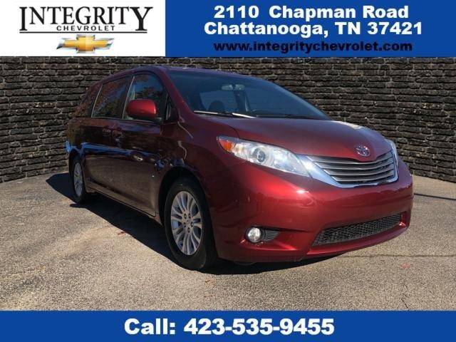 2017 Toyota Sienna XLE FWD photo