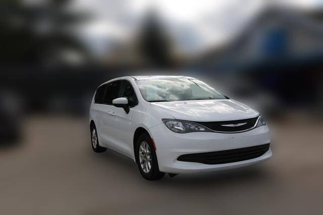 2017 Chrysler Pacifica Minivan Touring FWD photo