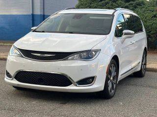 2017 Chrysler Pacifica Minivan Limited FWD photo