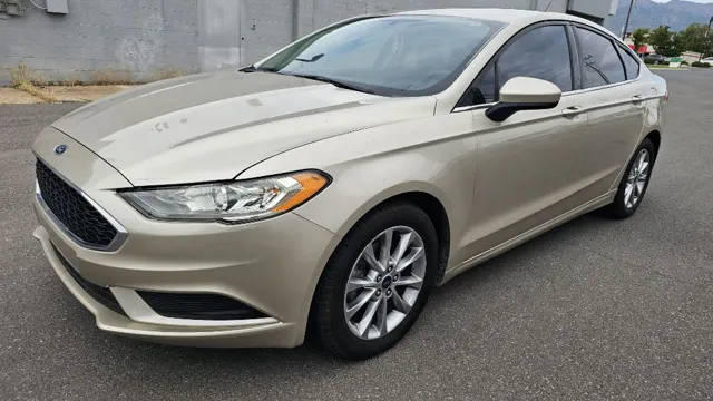 2017 Ford Fusion SE FWD photo