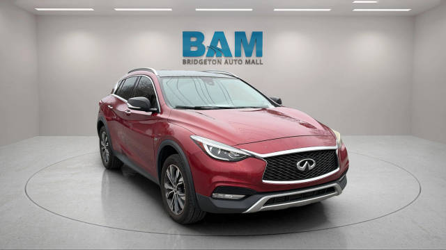 2017 Infiniti QX30 Premium AWD photo