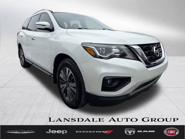 2017 Nissan Pathfinder SV 4WD photo