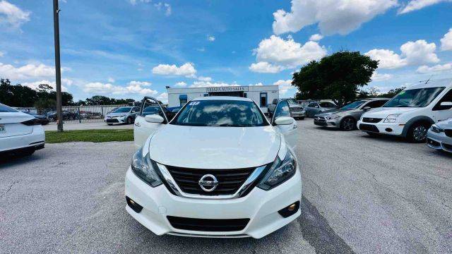 2017 Nissan Altima 2.5 SR FWD photo