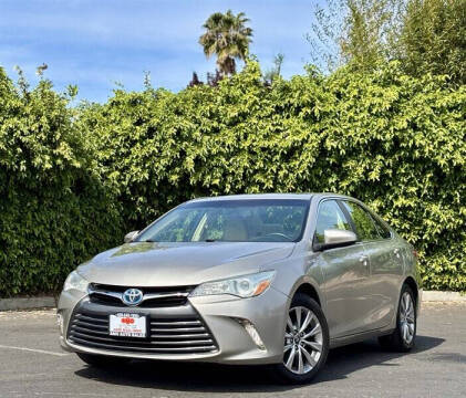2017 Toyota Camry Hybrid XLE FWD photo