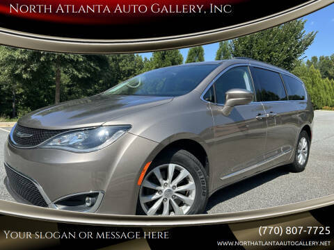 2017 Chrysler Pacifica Minivan Touring-L FWD photo