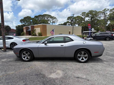2016 Dodge Challenger SXT RWD photo