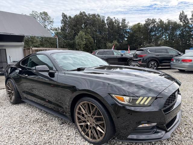 2017 Ford Mustang V6 RWD photo