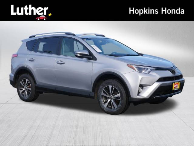 2017 Toyota RAV4 XLE AWD photo