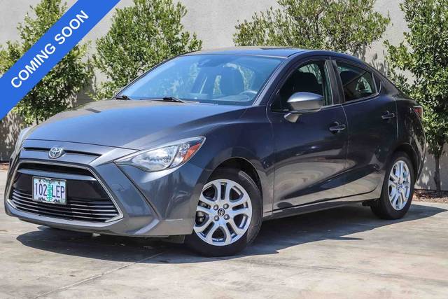 2017 Toyota Yaris FWD photo
