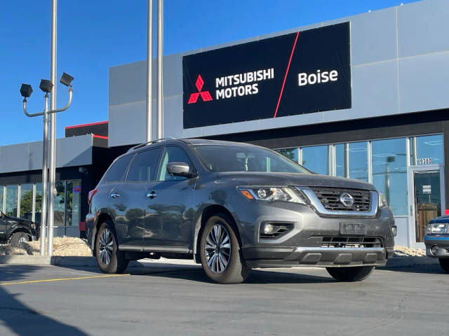 2017 Nissan Pathfinder SL FWD photo