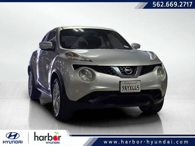 2016 Nissan Juke S FWD photo