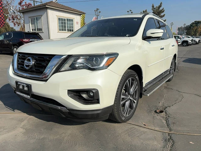 2017 Nissan Pathfinder Platinum FWD photo