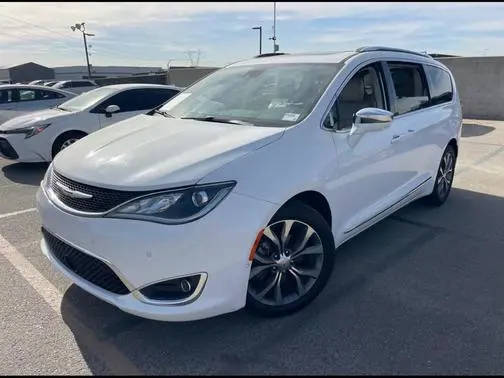 2017 Chrysler Pacifica Minivan Limited FWD photo