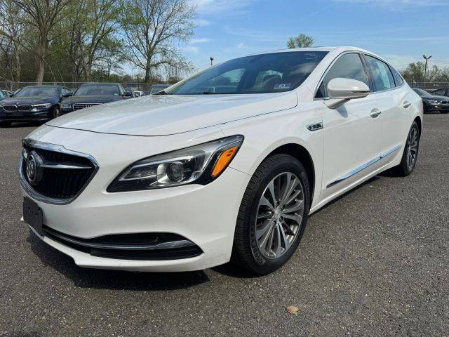 2017 Buick LaCrosse Essence FWD photo