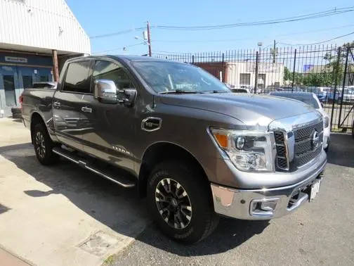 2017 Nissan Titan SL 4WD photo