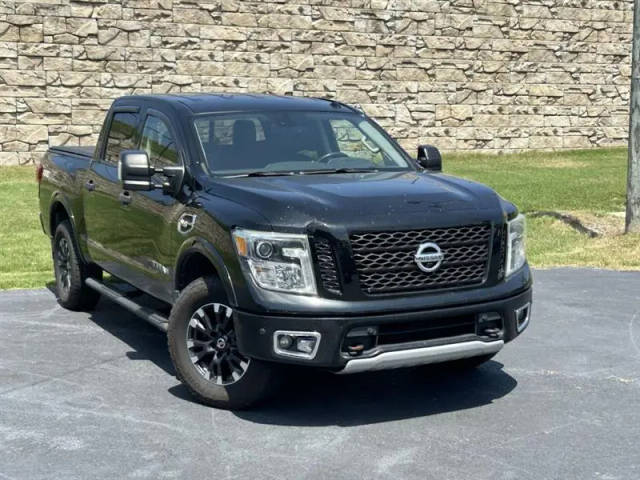 2017 Nissan Titan PRO-4X 4WD photo
