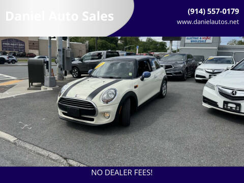 2017 MINI Hardtop 2 Door Cooper FWD photo