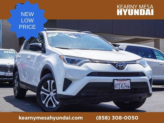 2017 Toyota RAV4 LE FWD photo