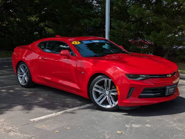 2017 Chevrolet Camaro 1LT RWD photo