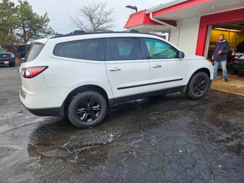 2017 Chevrolet Traverse LS FWD photo