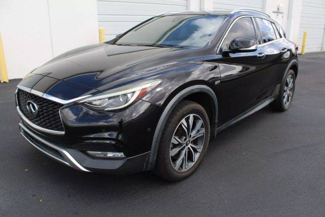2017 Infiniti QX30 Premium AWD photo
