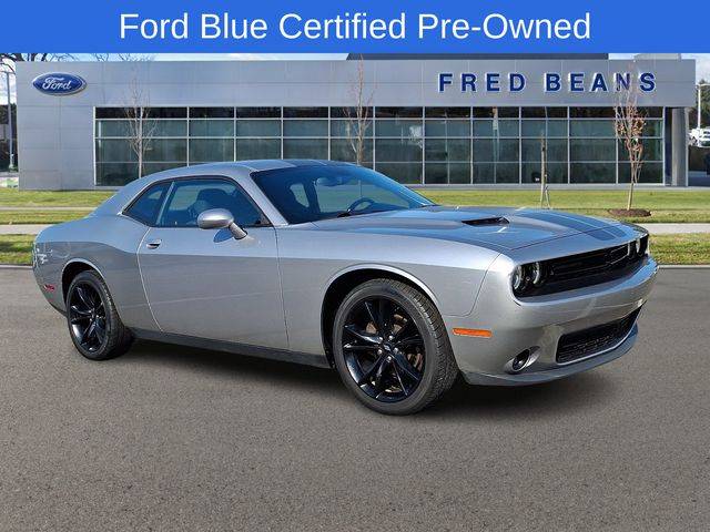 2017 Dodge Challenger SXT RWD photo