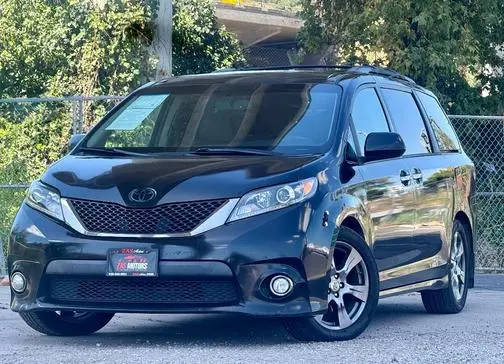 2017 Toyota Sienna SE FWD photo