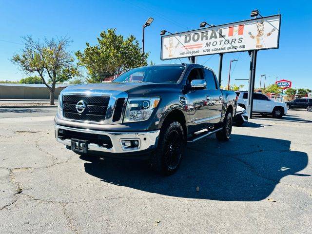 2017 Nissan Titan SL 4WD photo