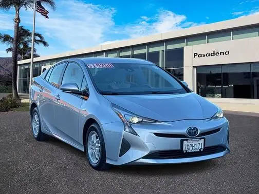 2017 Toyota Prius Three FWD photo
