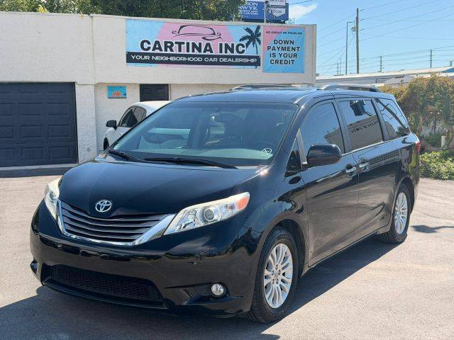 2017 Toyota Sienna XLE FWD photo
