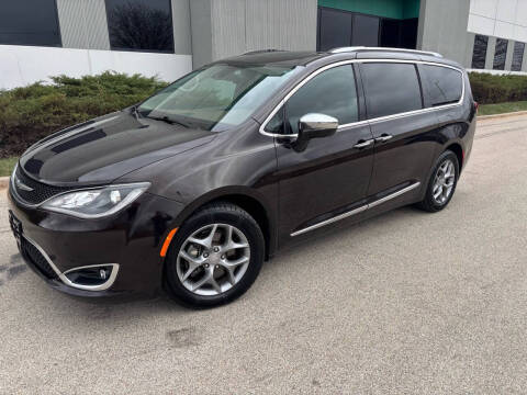 2017 Chrysler Pacifica Minivan Limited FWD photo