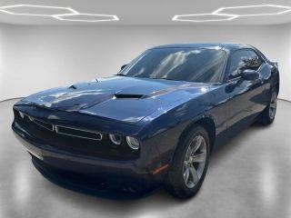 2017 Dodge Challenger SXT RWD photo