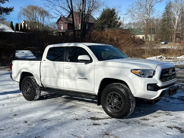 2017 Toyota Tacoma SR5 4WD photo