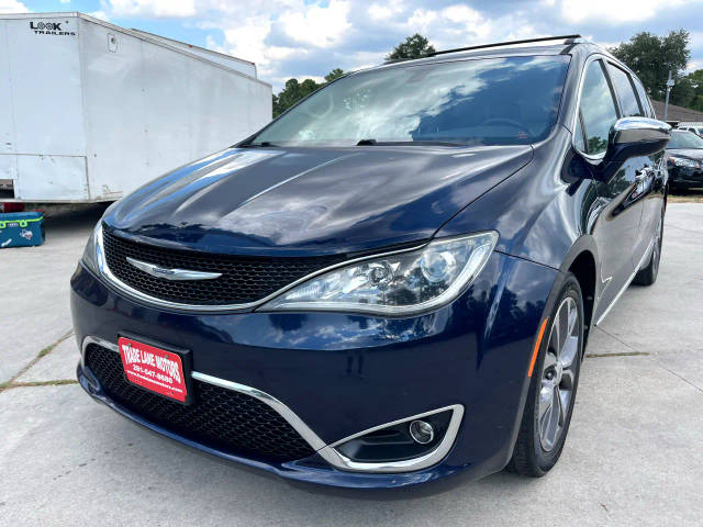 2017 Chrysler Pacifica Minivan Limited FWD photo