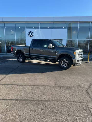 2017 Ford F-350 Super Duty Lariat 4WD photo