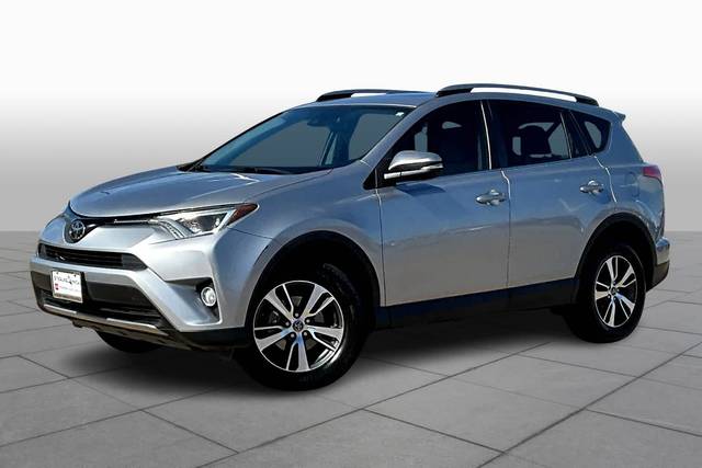 2017 Toyota RAV4 XLE FWD photo