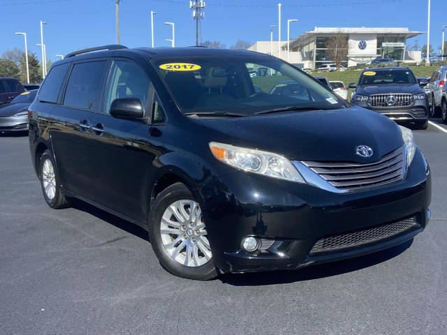 2017 Toyota Sienna XLE FWD photo