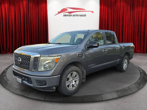 2017 Nissan Titan SV RWD photo