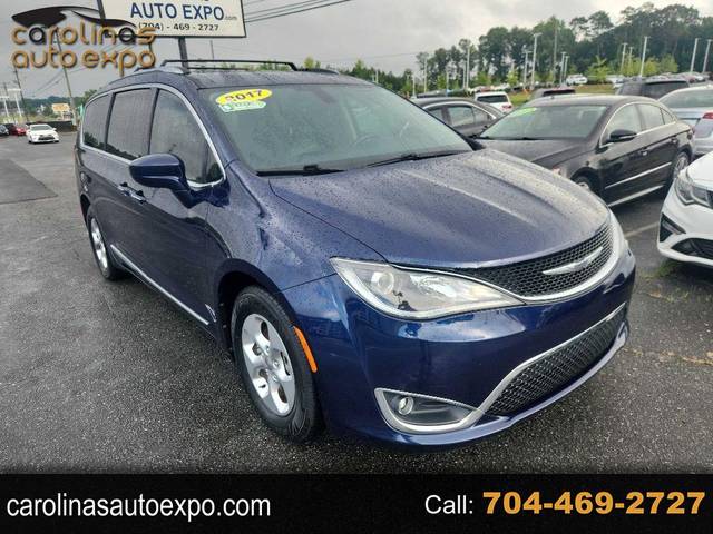 2017 Chrysler Pacifica Minivan Touring-L Plus FWD photo