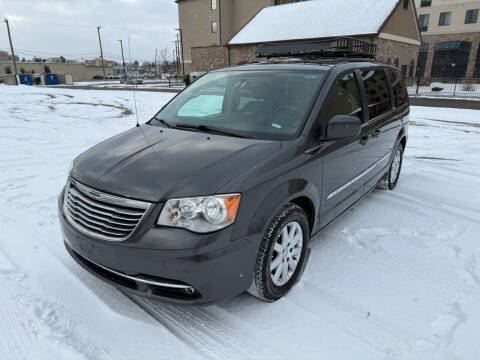 2016 Chrysler Town and Country Touring FWD photo