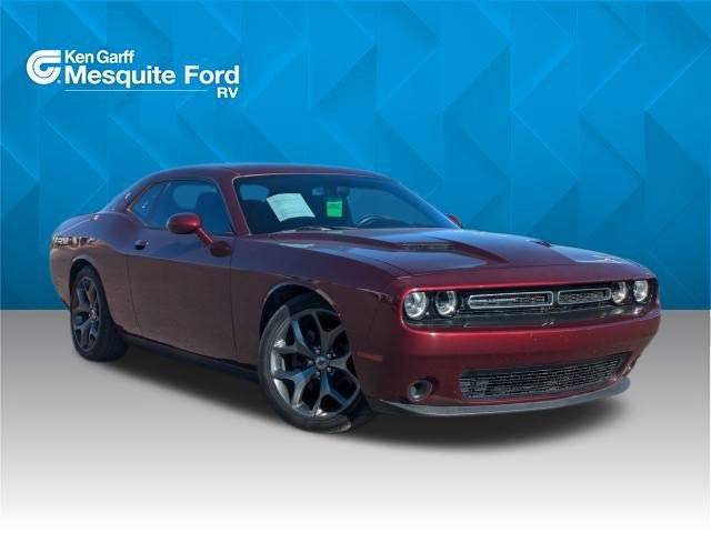 2017 Dodge Challenger SXT RWD photo