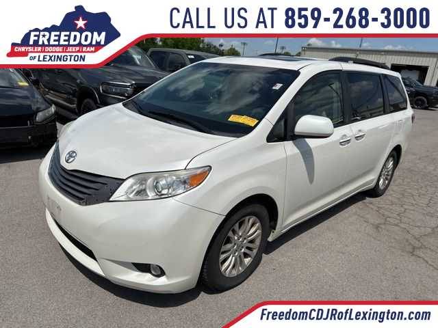 2017 Toyota Sienna XLE FWD photo