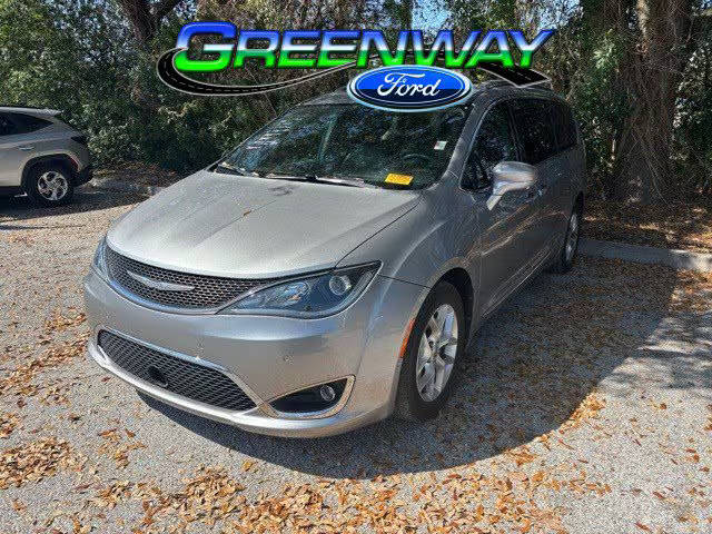 2017 Chrysler Pacifica Minivan Touring-L Plus FWD photo