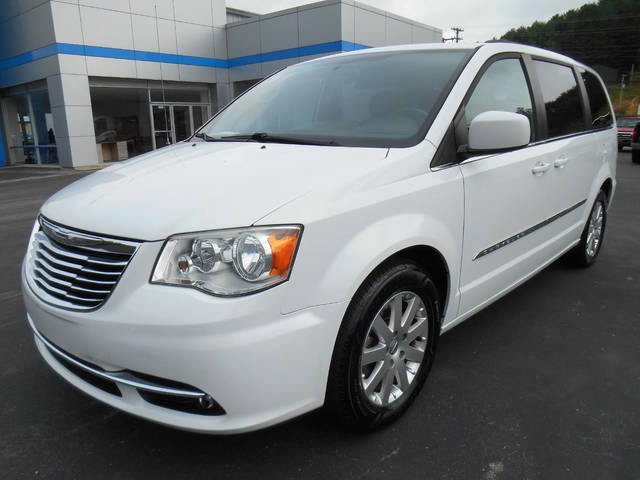 2016 Chrysler Town and Country Touring FWD photo